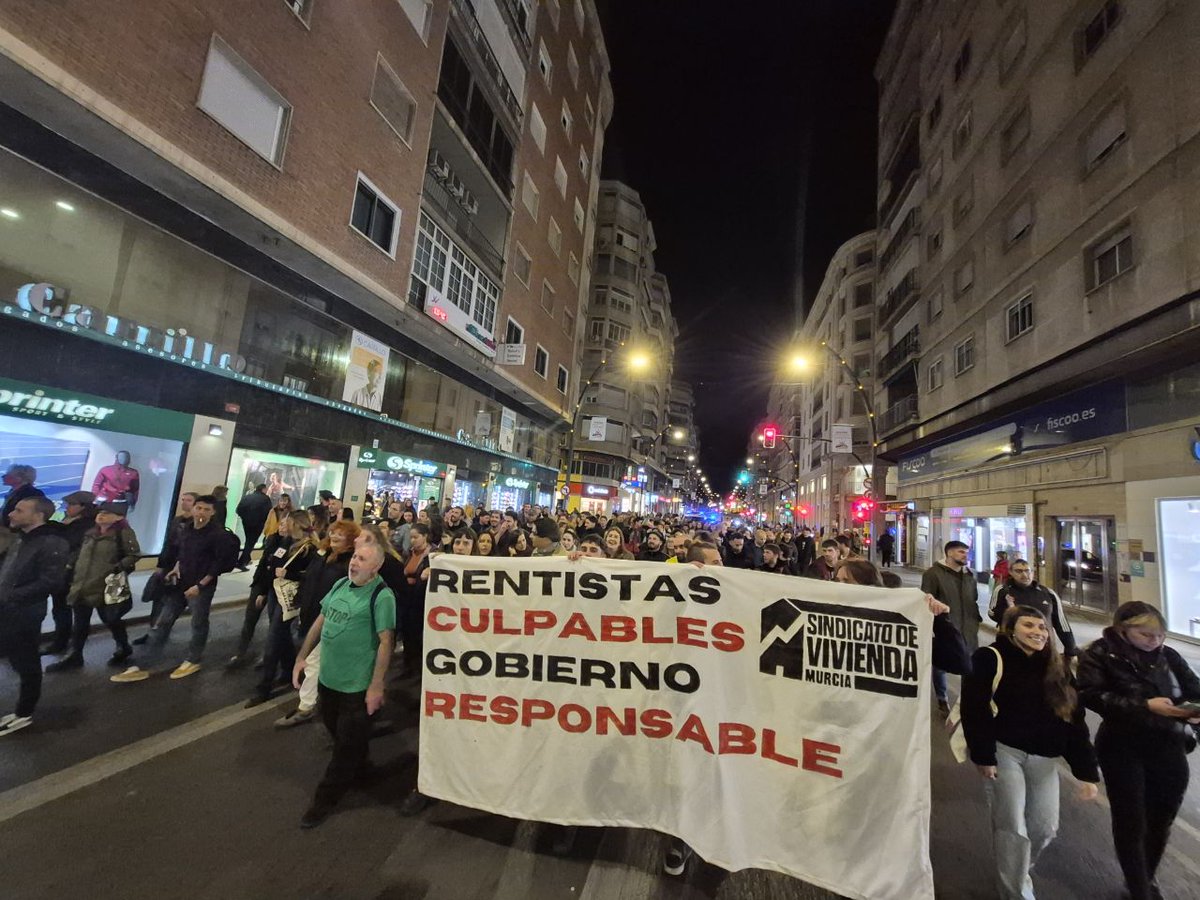 podemosmurcia's tweet photo. ¡No es tu activo, es donde vivo!

Hoy Murcia ha gritado al unísono que no se puede hacer negocio con nuestros derechos ✊️ https://t.co/XMsGW6Rp2X