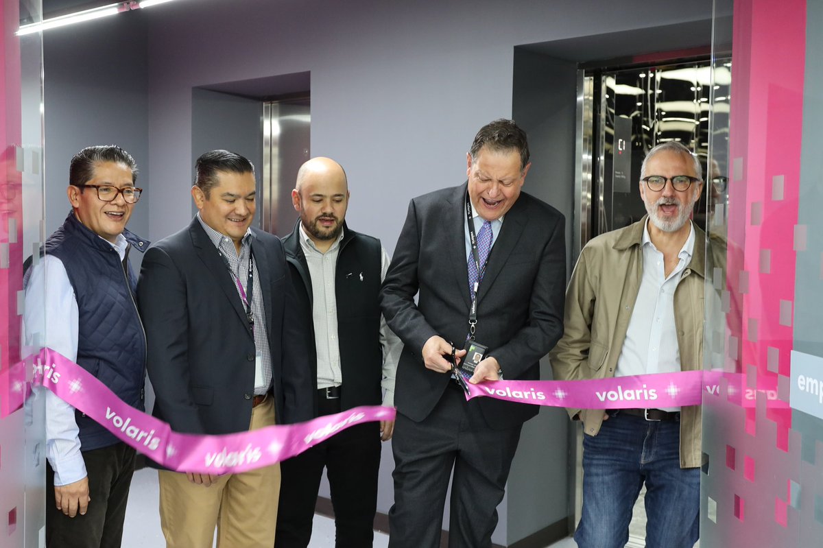 kikebeltranena's tweet photo. Inauguramos nuestras nuevas oficinas en el @AeropuertoGDL , consolidando nuestra posición  como la aerolínea líder del destino. 

Guadalajara es un pilar clave para @viajaVolaris y con esta apertura seguimos impulsando la conectividad, la innovación y el desarrollo de la región. 

Seguimos desafiando los límites de la aviación para hacer que más personas viajen, con las mejores tarifas y el mejor servicio. ¡Guadalajara, seguimos creciendo juntos!