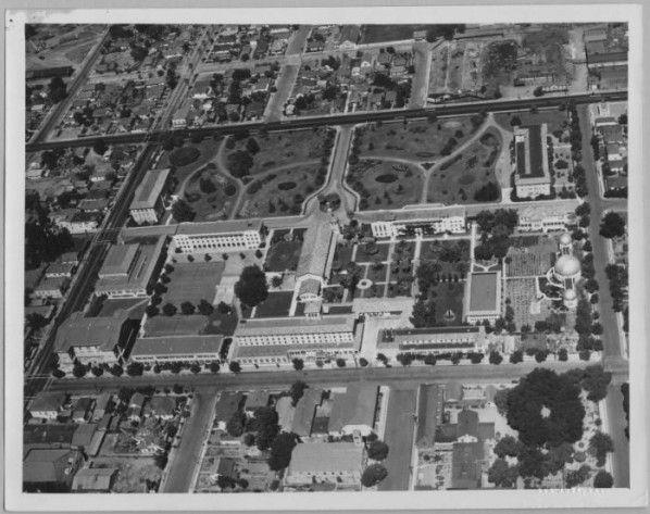 SantaClaraUniv's tweet photo. SCU from different views... and eras. ๐๏ธ โค๏ธ
Santa Clara has evolved so much since the 1940s, including the look and feel of campus. How many changes can you spot in these two aerial shots? โช ๐ด
#SCUbeauty #LifeAtSCU https://t.co/0QmbI85FC6
