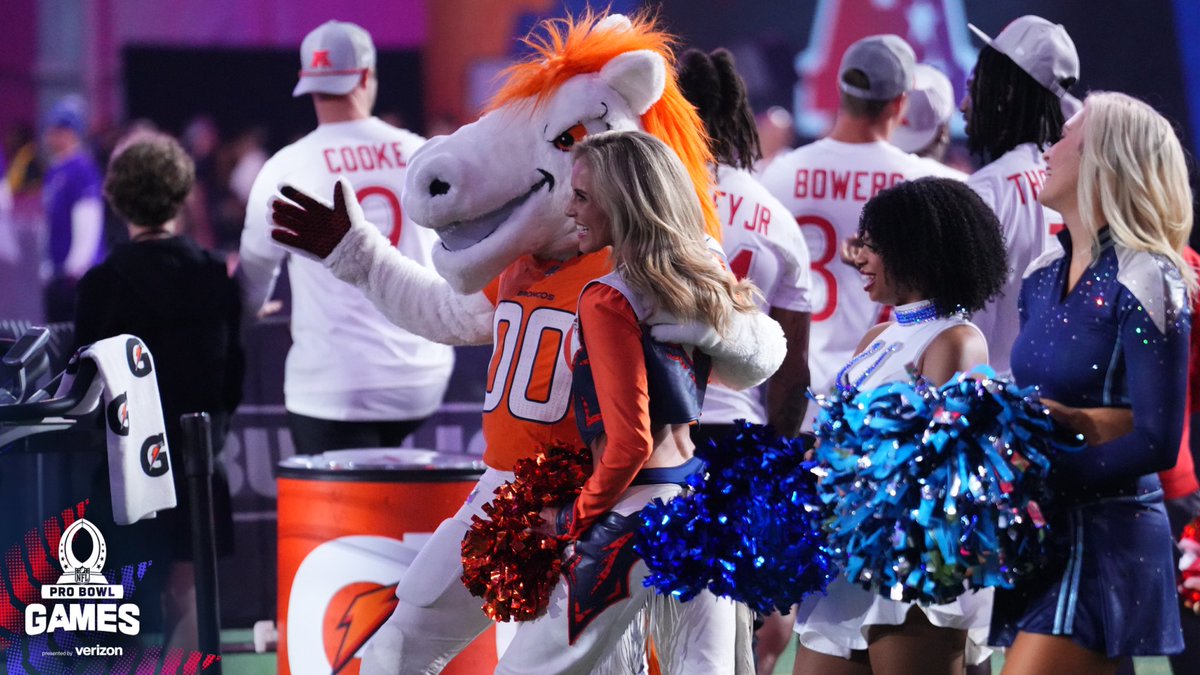 BroncosCheer's tweet photo. Picture perfect memories from last night’s Skills Showdown!

#ProBowlGames | #ProBowlCheerleaders https://t.co/0mYU3JP69i