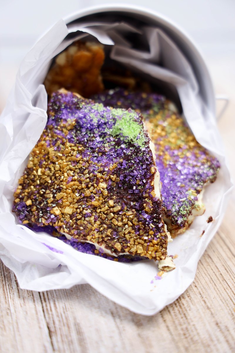 Get in the Mardi Gras spirit with this Mardi Gras Cracker Candy! Buttery toffee, rich chocolate, &amp; festive sprinkles make this a must-have treat for Fat Tuesday. So easy to make &amp; dangerously delicious! kellysthoughtsonthings.com/mardi-gras-cra… via <a href="/Kelly_Reci/">Kelly's Thoughts On Things</a>