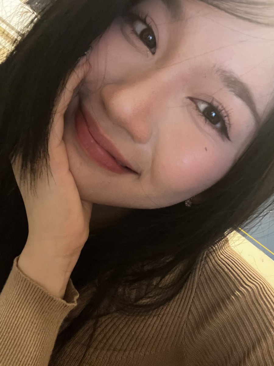 leejaeheei's tweet photo. feeling absolutely pretty! caught myself in this moment - switching between my signature playful pout and a soft smile. sharing these little glimpses of joy because sometimes you just feel prettiest in the most ordinary moments, letting your inner light shine through every pose. https://t.co/JvFfMbW0Ag