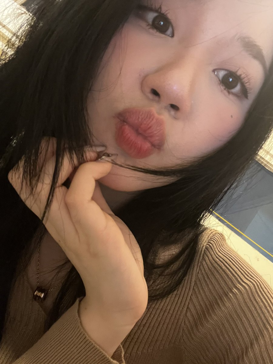 leejaeheei's tweet photo. feeling absolutely pretty! caught myself in this moment - switching between my signature playful pout and a soft smile. sharing these little glimpses of joy because sometimes you just feel prettiest in the most ordinary moments, letting your inner light shine through every pose. https://t.co/JvFfMbW0Ag
