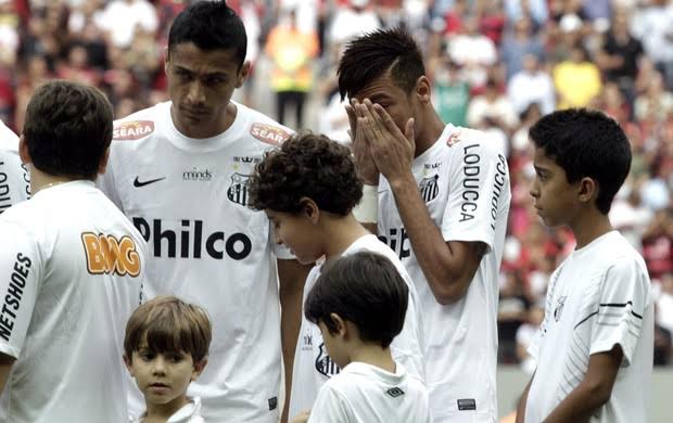 arthurgarbuio's tweet photo. ■ COMO ERA O MUNDO DURANTE A SAÍDA DO NEYMAR DO SANTOS? (E NA SUA ÚLTIMA PARTIDA TAMBÉM) ■