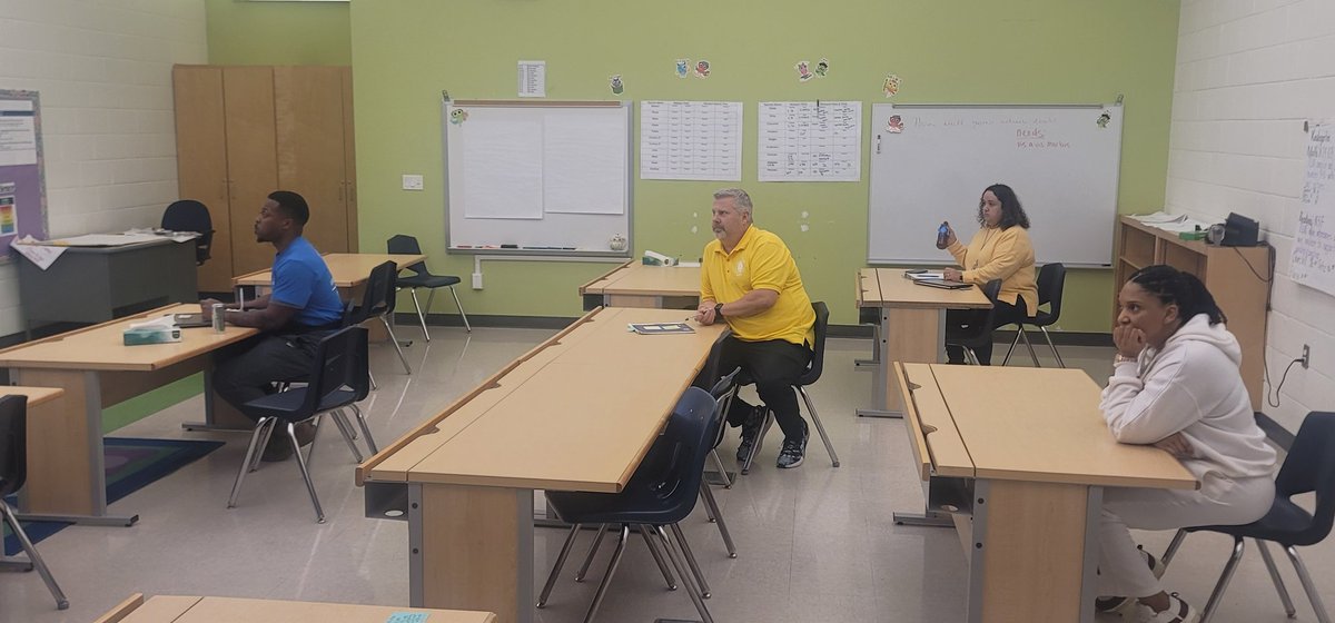 Drmamouton's tweet photo. .@LAJohnTWhite Lead Support Teacher Walls is presenting to 3rd-5th grade math teachers on the importance of incorporating Number Talks in the classroom. #MathEducation #NumberTalks https://t.co/PBKu2Hu1ok