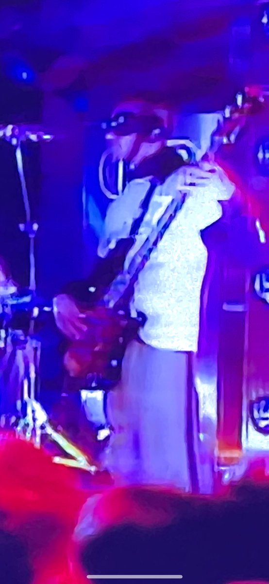 Watching #totp2 and the bassist from No Doubt is wearing an Apple Vision Pro - in 1997! We just discovered a time traveller!