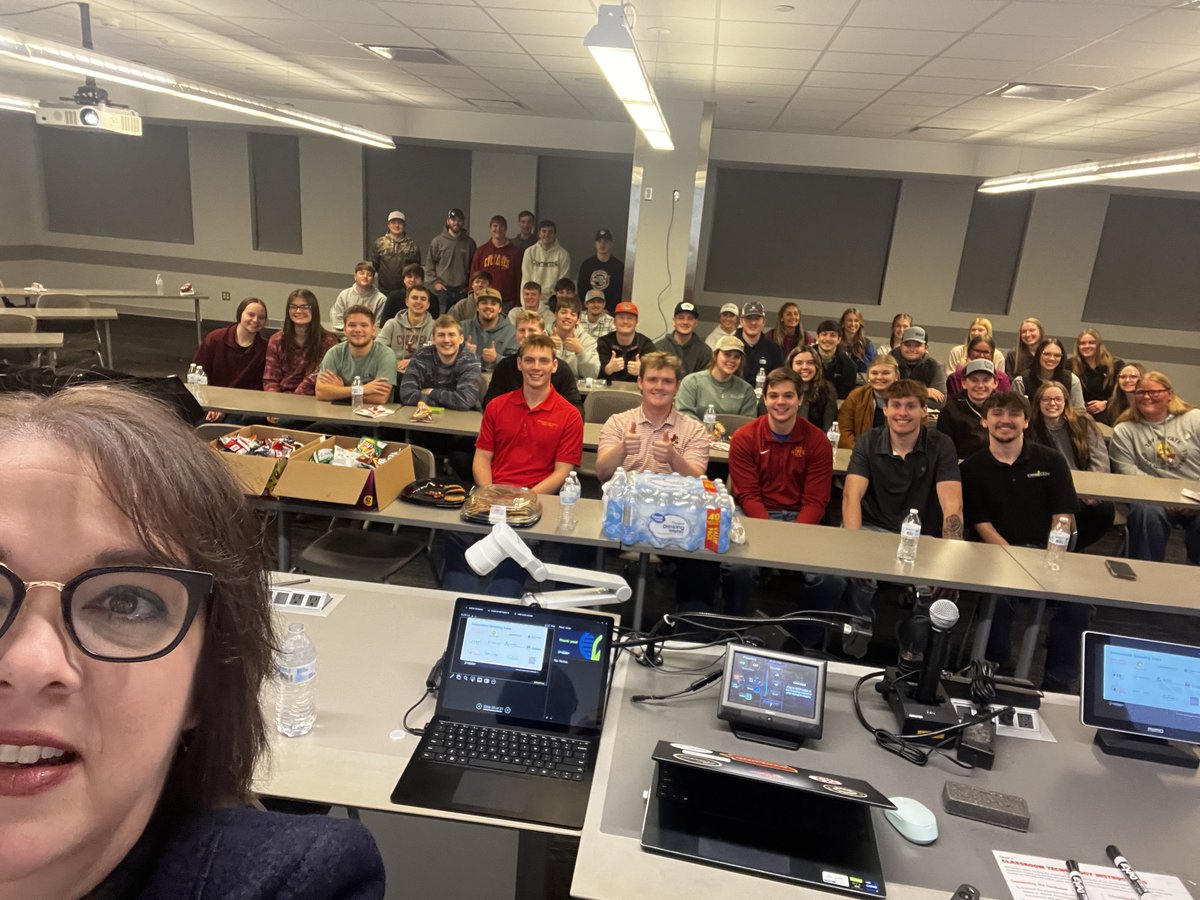 CultivationCorr's tweet image. It's no wonder Iowa is #1 for corn production! 🌽We enjoyed spending time with the outstanding @iowa_corn  I-LEAD class as well as the Iowa Corn Growers Collegiate Club this week. #IowaAg