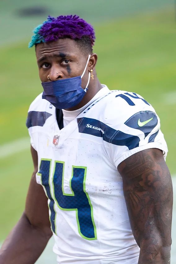 MLFootball's tweet photo. 🚨PROJECTION: #Seahawks WR DK Metcalf is projected to sign a 3-YEAR, $88 MILLION CONTRACT extension.

Metcalf has 1-year left on his deal, only 27, is a 2x Pro Bowler &amp; All-Pro

Has had 900+ receiving yards in every year of his career.

Multiple teams would like to trade for him. https://t.co/Q9Jws4R6UT