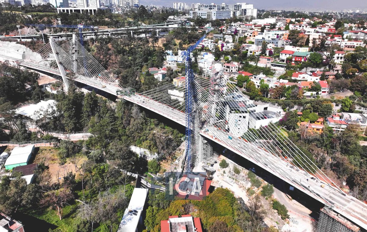 ICAMexico's tweet image. Hoy compartimos fotografías del Viaducto Atirantado del Manantial Conagua del Tren Interurbano México-Toluca (TIMT), conformado por 2 torres en forma de “V” de 65 y 76 m de alto, 3 apoyos del puente doble voladizo, 1 estribo y 5 claros con longitud total de 516 m #ColecciónICA