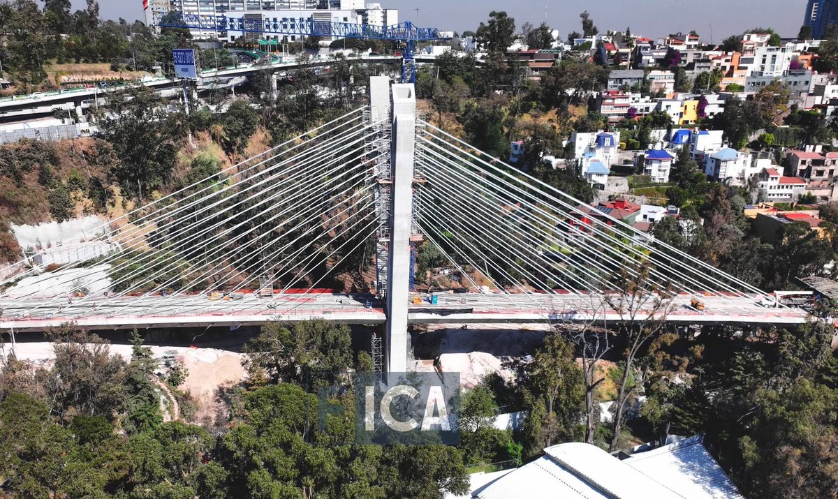 ICAMexico's tweet image. Hoy compartimos fotografías del Viaducto Atirantado del Manantial Conagua del Tren Interurbano México-Toluca (TIMT), conformado por 2 torres en forma de “V” de 65 y 76 m de alto, 3 apoyos del puente doble voladizo, 1 estribo y 5 claros con longitud total de 516 m #ColecciónICA