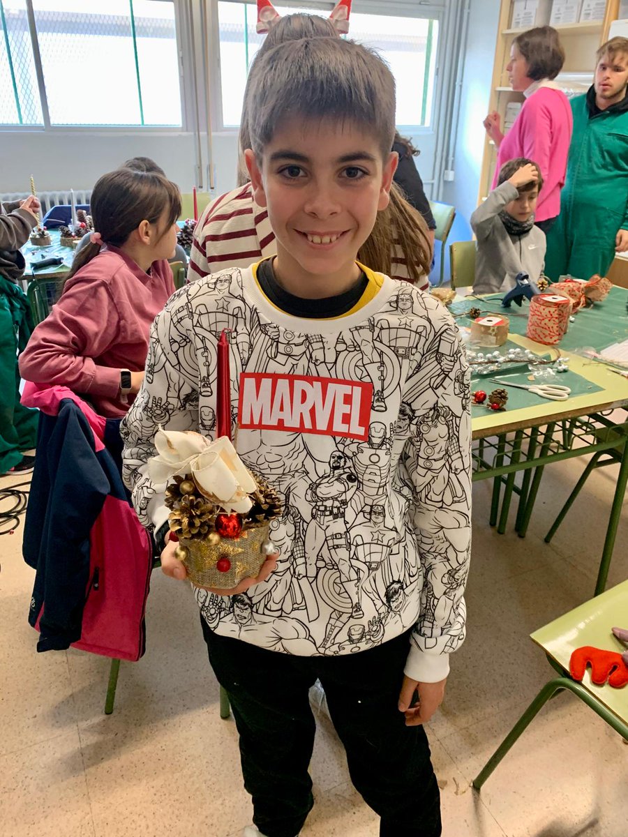 iesmcatalanzgz's tweet photo. 1ESO ECODELEGADOS
Taller de Ornamentos Florales
IES Ramón y Cajal
La profesora de agrojardinería , madre de una de nuestras alumnas, impartió una clase junto con su alumnado de educación especial.🪴
@gobaragon
@innovaeducaaragon
#educaciónpúblicadecalidad
#ecodelegados♻️♻️ https://t.co/BK5Tiq4bnS