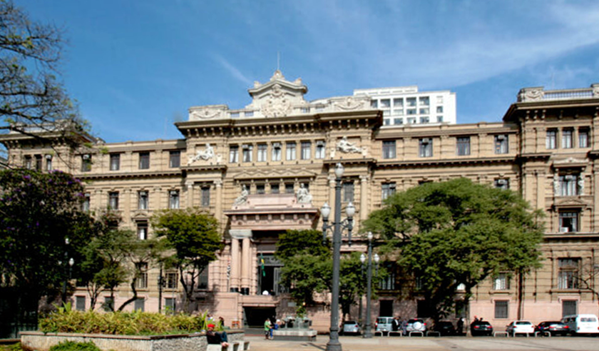 fernaolmesquita's tweet photo. TJ-SP TRANSFORMA JUSTIÇA EM BANCO E MAGISTRADOS EM ACIONISTAS

Justiça milionária! TJ-SP fatura R$ 2,6 bi com juros de depósitos judiciais e turbina penduricalhos para magistrados. Enquanto cidadãos esperam decisões, o tribunal faz render… mas só para dentro de casa! https://t.co/pWoZCFUTbY