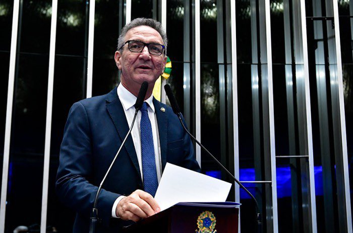 Lucas Barreto está apoiando a candidatura de Davi Alcolumbre à presidência do Senado. “É do Amapá. Seja quem for o candidato, temos que estar juntos. Eu apoiei o Davi na primeira eleição e estou apoiando de novo”, diz Lucas.

A expectativa é de que Davi tenha mais de 70 votos.