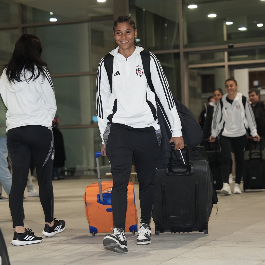 BJKKadinFutbol's tweet photo. Beşiktaş United Payment takımımız Adana’da. 🦅
Takımımız, Karayolu ulaşım sponsorumuz @temsaturkiye ile Gaziantep’e gidecek.
#ALGvBJK https://t.co/smC1vrsTSs