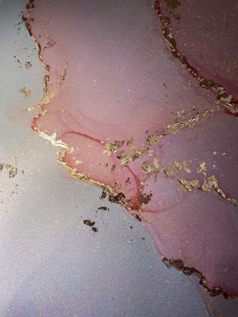 FirefliesLtd's tweet photo. Our new gold foil accent wall mural features stunning shades of pink, blue, and purple. You can discover it online, available in both classic traditional paper and peel-and-stick removable wallpaper choices.

#home #homedecor #homeinspo #hyggehome #cosy #homegift #gift https://t.co/lV56S3eTfN