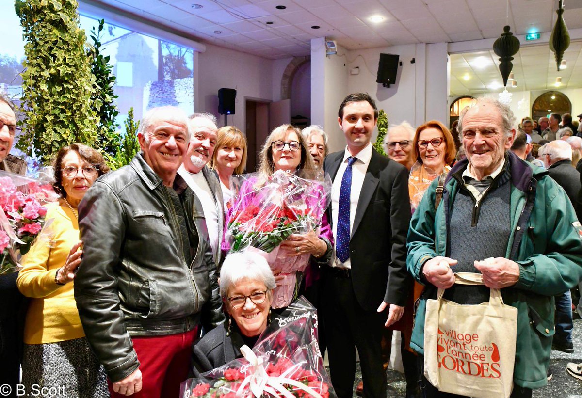 RichardKitaeff's tweet photo. ✨ Retour sur les vœux : Une belle cérémonie avec des centaines de personnes réunies pour partager un moment fort et convivial. Merci à tous d’être venus !

#Vœux2025 #GordesEnsemble #MomentDePartage https://t.co/NFAJ63N1vZ
