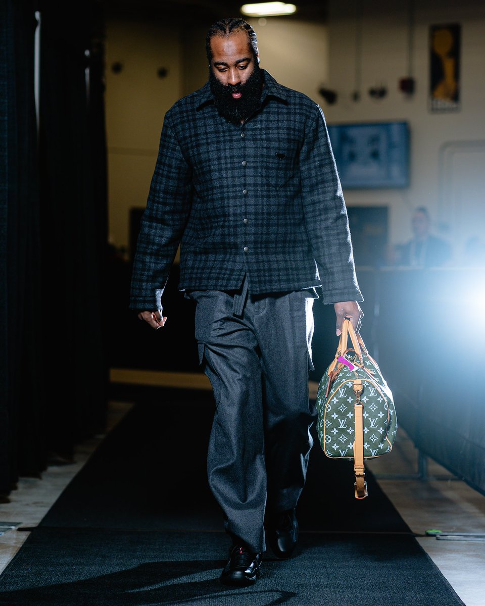 JHarden13's tweet image. beat the odds, do numbers and remain humble 11x all star still #Uno