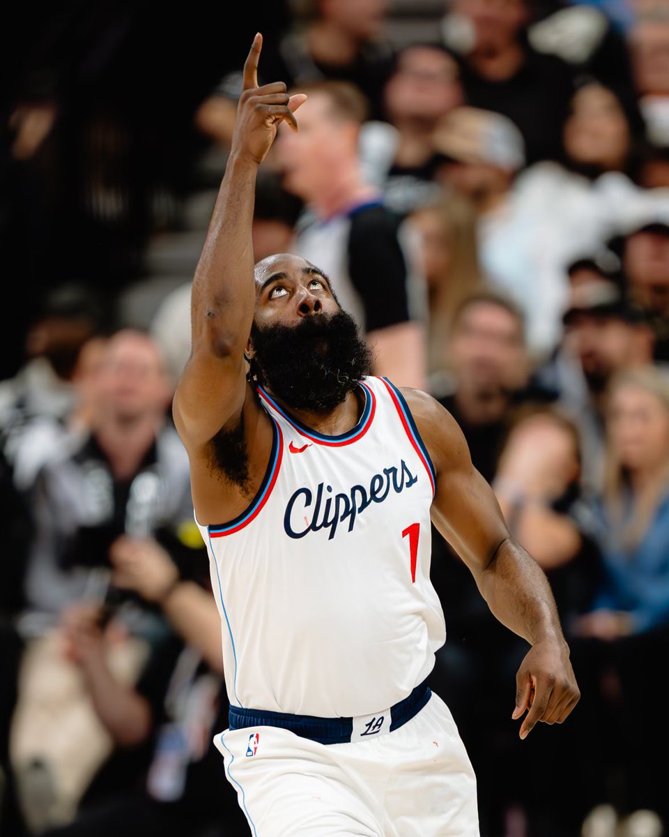 JHarden13's tweet image. beat the odds, do numbers and remain humble 11x all star still #Uno