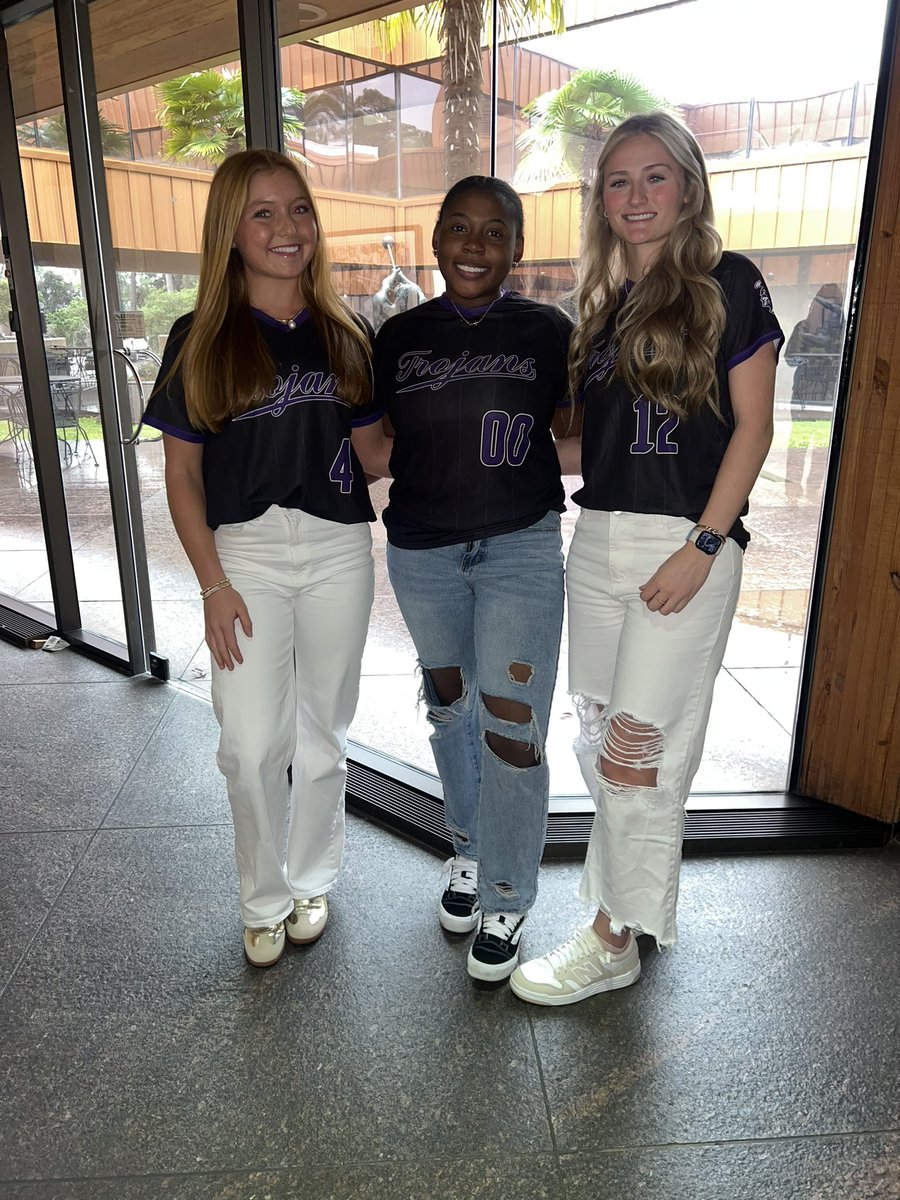 Another successful media day for us 3!!!
So excited for this upcoming season💜💛