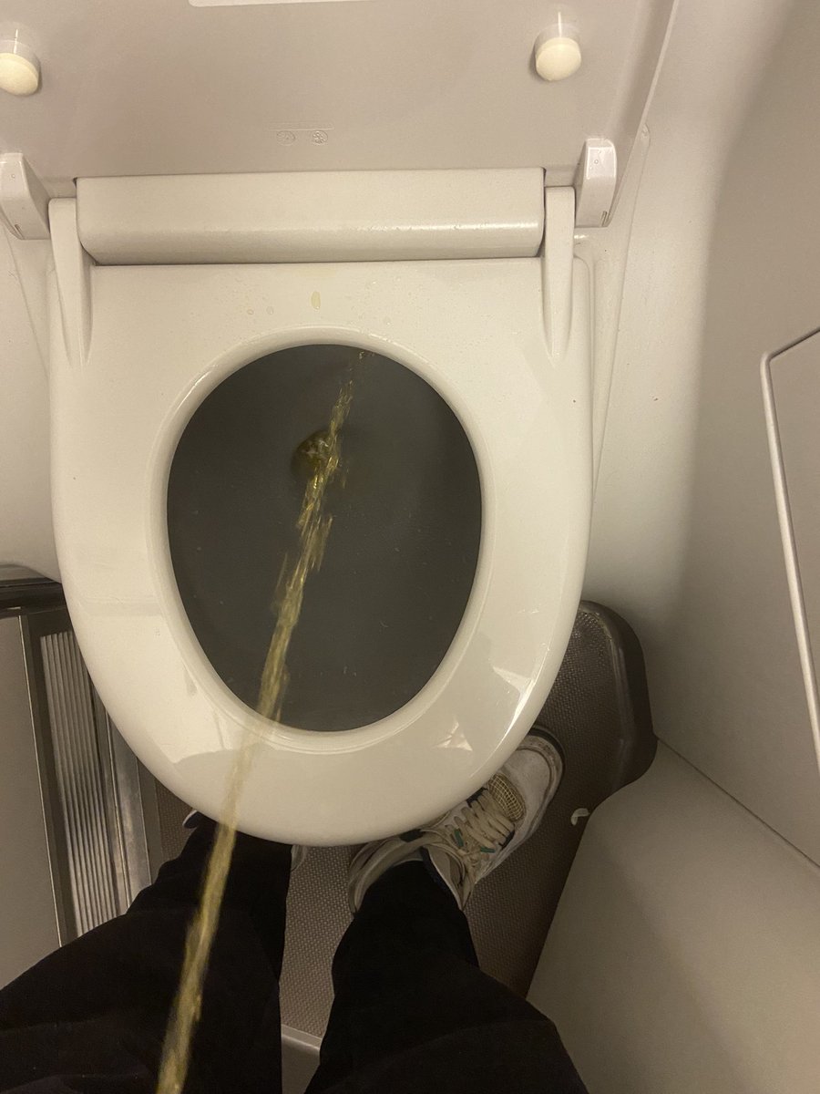 Neilknighter's tweet image. Solid stream could be more hydrated. Plane shaking made it get messy. 7.5/10.