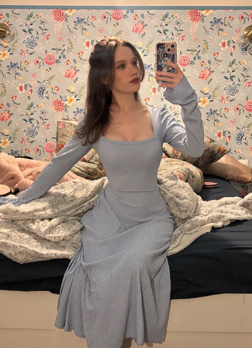 Have sweet dreams 💕
Long dress for the second time ever !!!