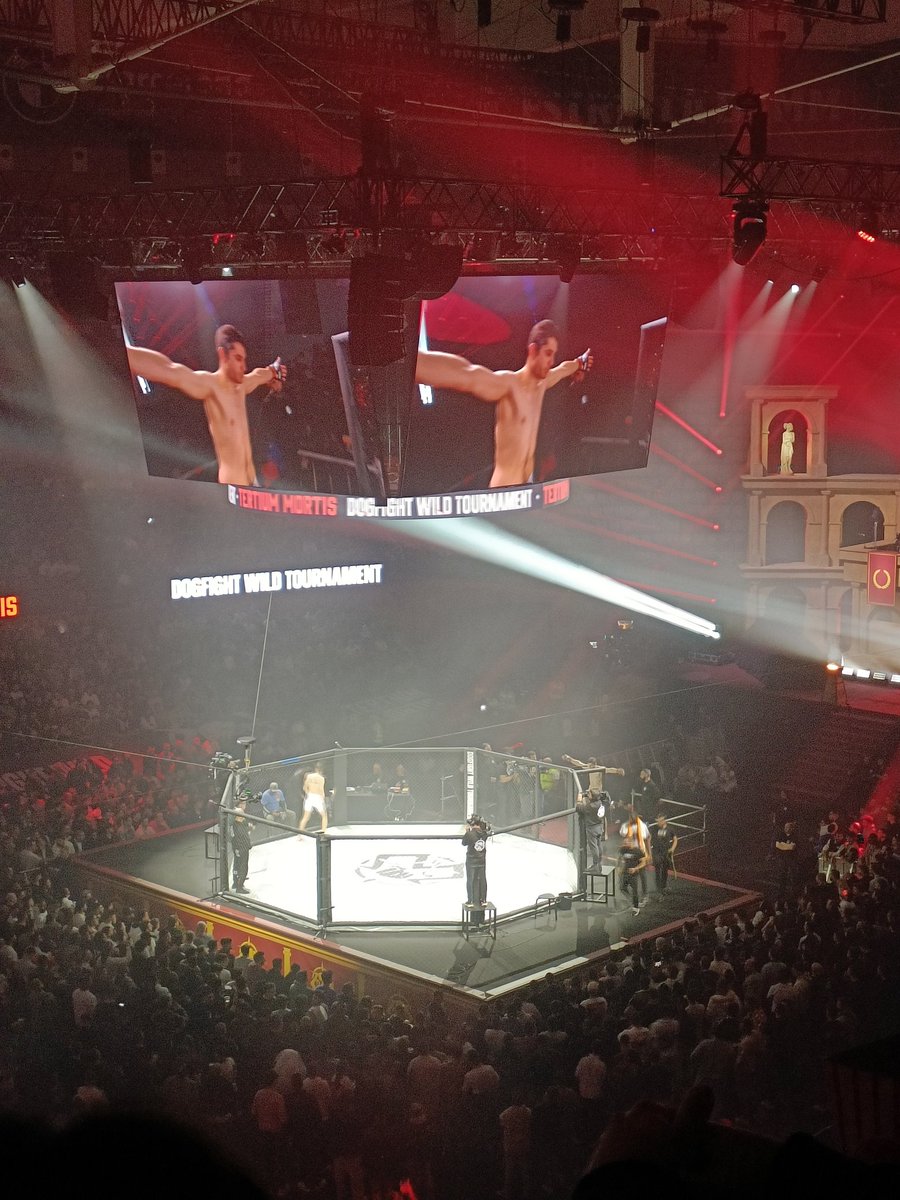 Mi noche:

Testosterona
Cerveza
Gasolina
Sangre
Lucha
Sexo
Heavy Metal
Racistadas