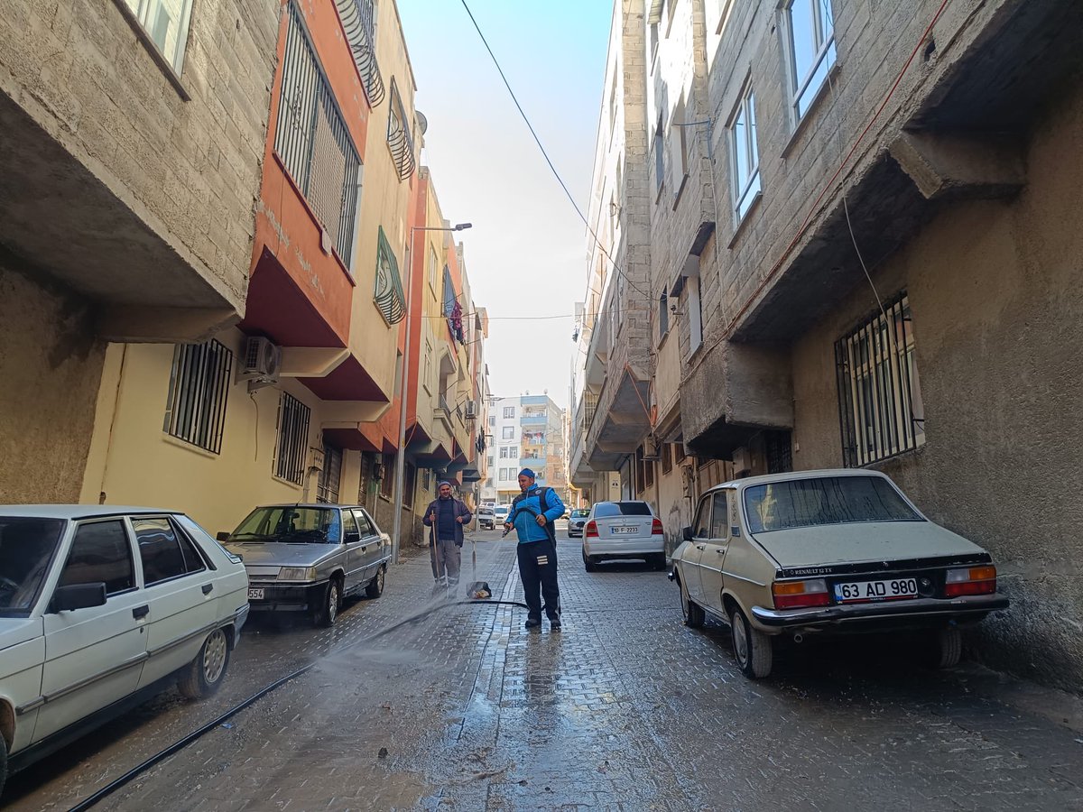 EyyubiyeTim's tweet photo. Her yerde, Hep Sahadayız..

Ekiplerimiz daha temiz bir Eyyübiye için Gece Gündüz Demeden çalışıyor..

Direkli Mahallesi Yıkama Çalışması.
#TertemizEyyübiye 
@mehmetkusnet 
@CiftciAlinet 
@urtekin_harun
@sinanmogal3
@Aliblek4 https://t.co/lXNR12vaDl