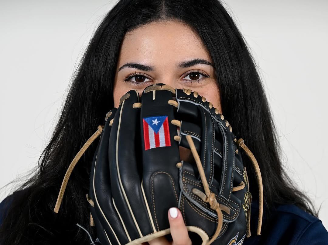 Check out our founder, Ms. Lilly Travieso proudly representing her roots 🇵🇷🇵🇷🇵🇷

#puertorico #latinasthletes #ellasportsfoundation #softball #latina
