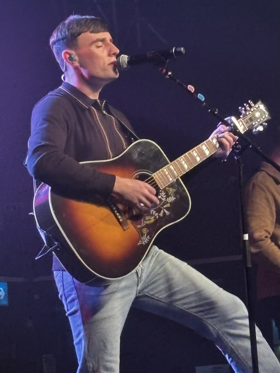 jayneeva25's tweet photo. @TheKsUK Brilliant night in Keele Uni last night.  1st gig of the year #41times https://t.co/1z9kUdA8Xa