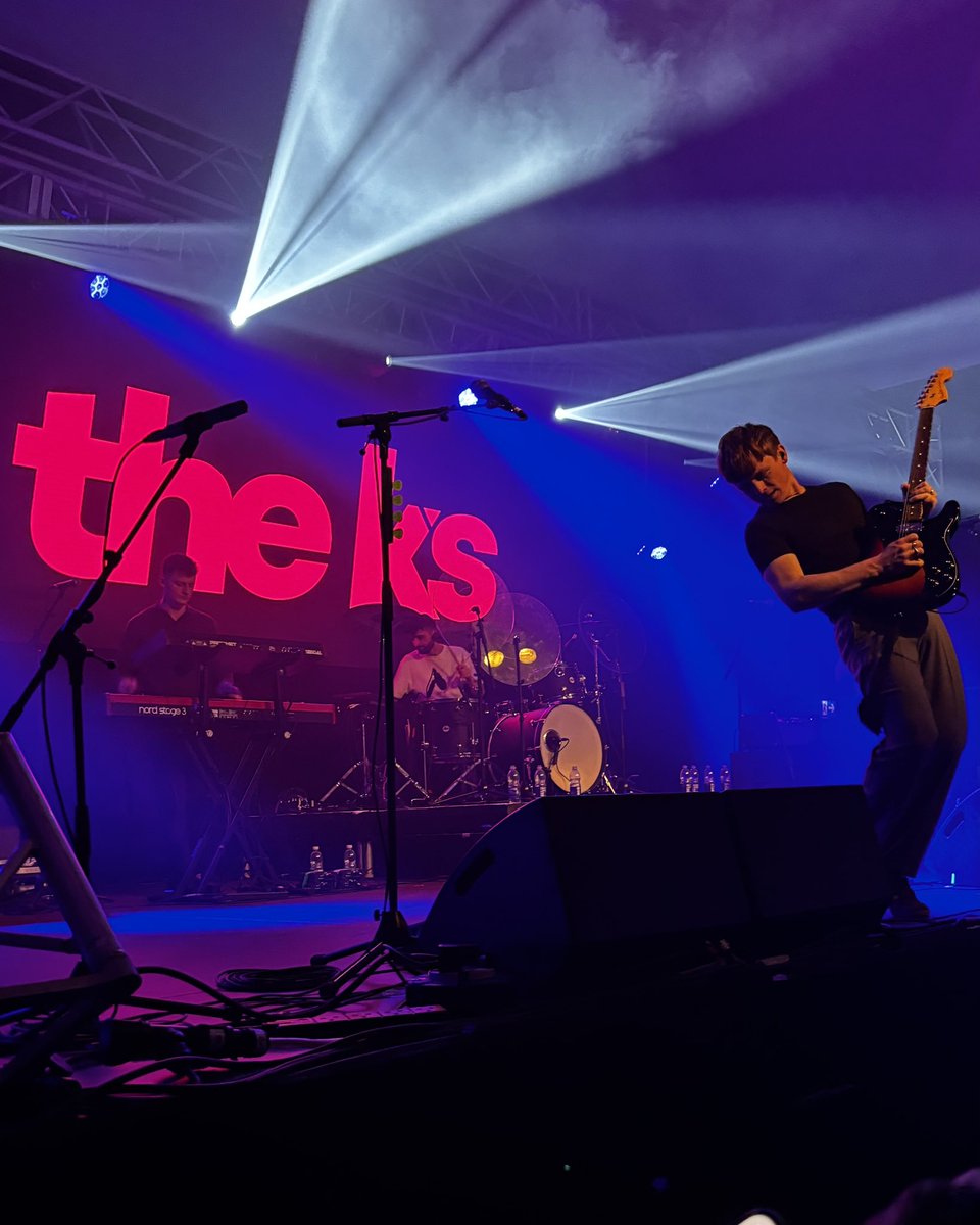 jayneeva25's tweet photo. @TheKsUK Brilliant night in Keele Uni last night.  1st gig of the year #41times https://t.co/1z9kUdA8Xa