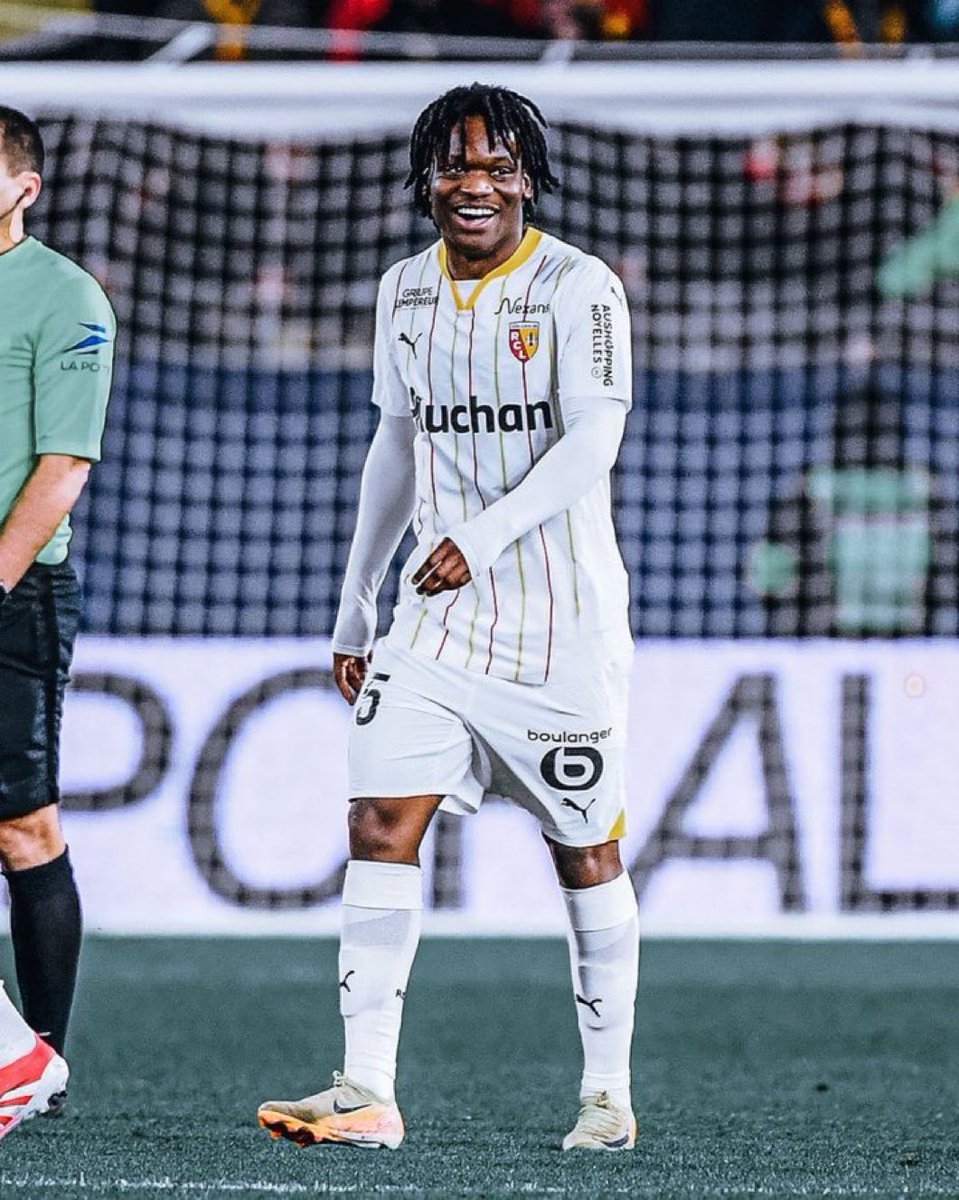 geraldjak's tweet photo. J’ai vu des crochets dans la surface 😱 !
Punaise ça faisait un bail 👏🏻🎉 #RCLens https://t.co/bN424edl9Y