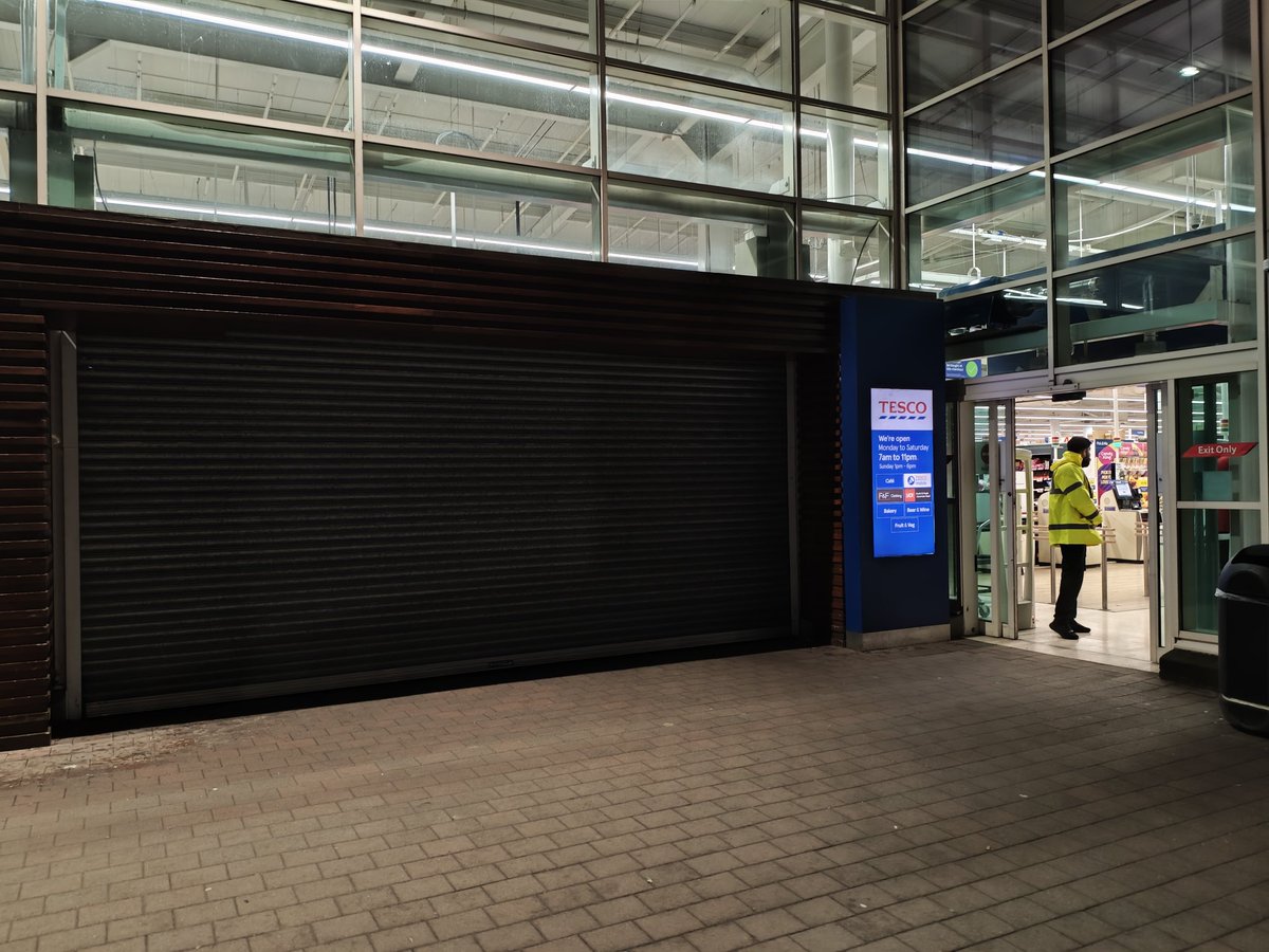 petercheesy's tweet photo. @Tesco Doors closed in Lisburn, Bentrim road at 10:35pm.  Yet shop open until 11pm?  Already sold enough today? https://t.co/xIKyLOzeza