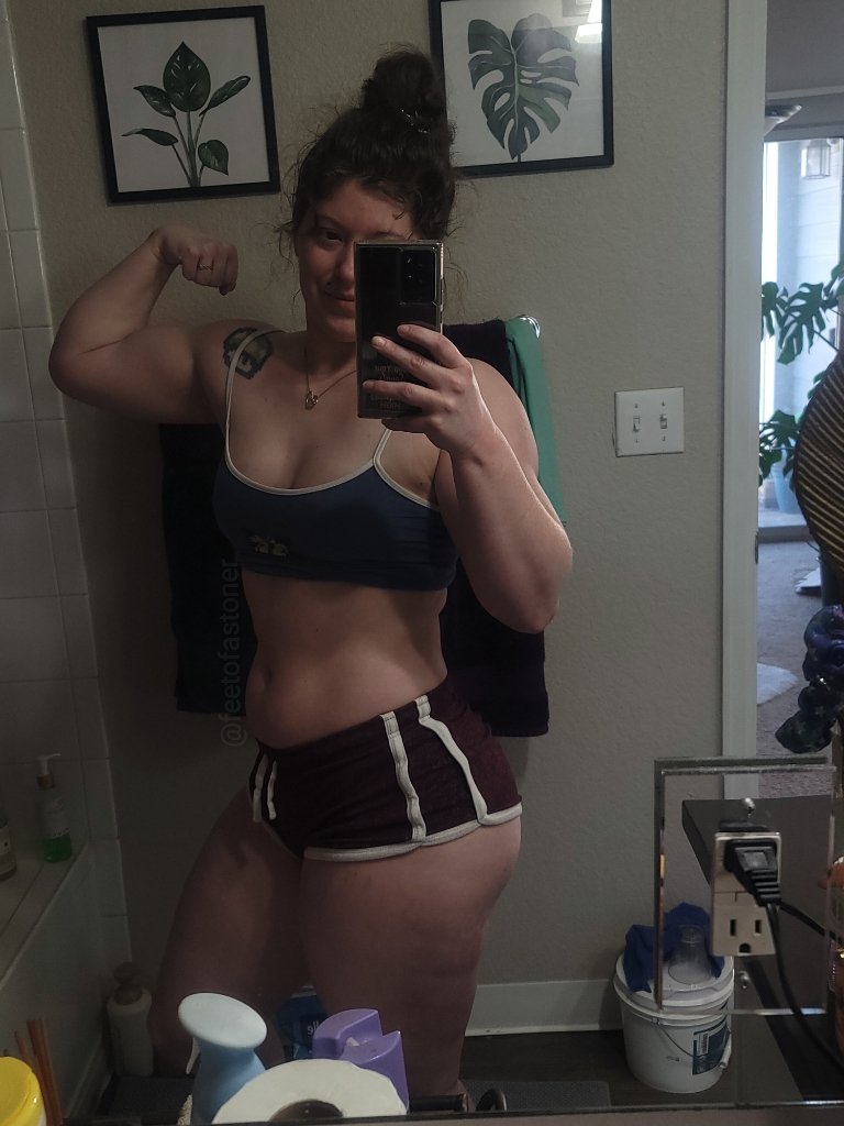 feetofastoner's tweet photo. RT if you love Muscle Mommy's 💪 https://t.co/v96UJzdgpc