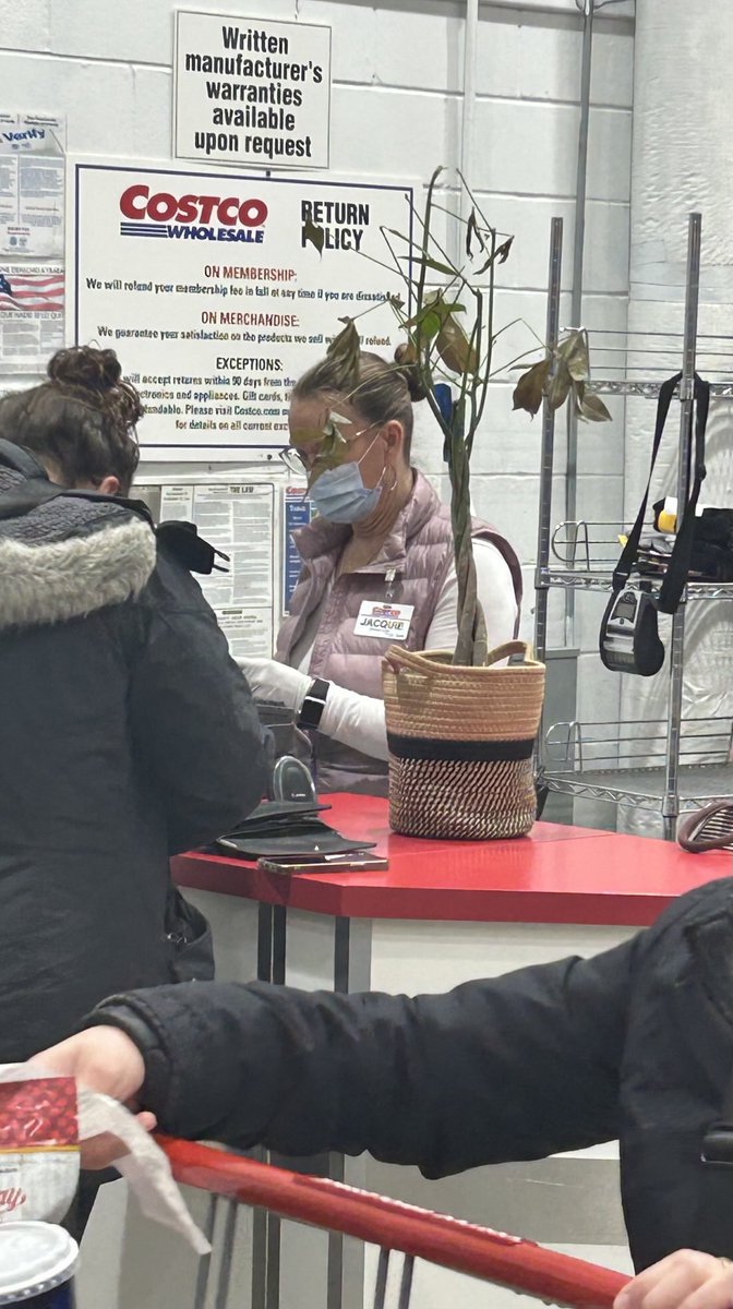 14ernie's tweet image. LOL! At Costco,..that lady at Customer Service is returning a plant she killed!
“It’s defective”