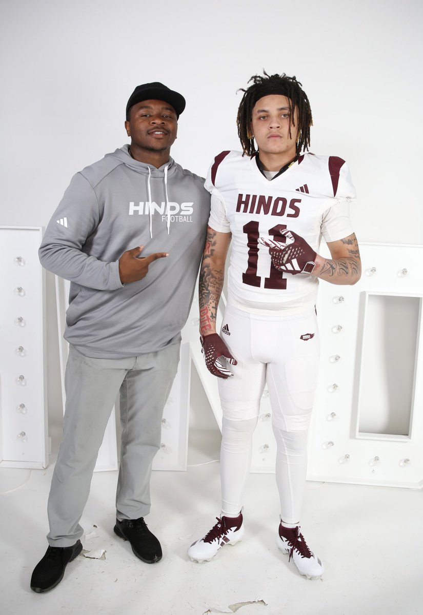 zyahn00's tweet photo. 100% Lets work SCO EAGLES 🦅🦅@CoachDora_ @CoachJones2010 @CoachT_Pope @julius1bradley @Coach_OC14 @CoachWilliams_2 https://t.co/MfjrCKEUgE
