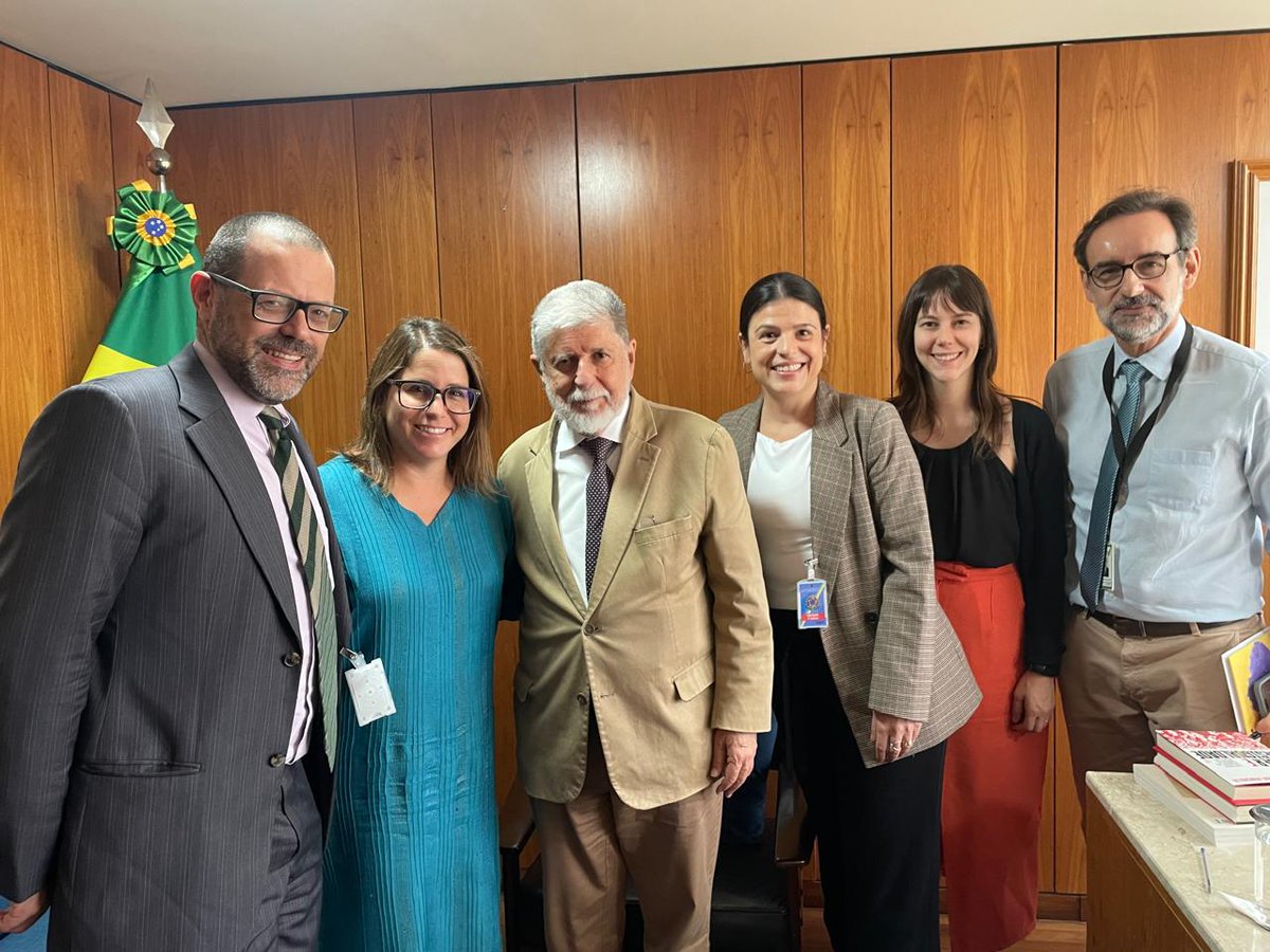 hrw_brasil's tweet photo. Conversamos com Celso Amorim, assessor especial do Presidente, sobre a Venezuela, o Haiti e a Ucrânia; e os ataques ao Tribunal Penal Internacional. Expressamos a nossa convicção de que o Brasil tem um papel crucial na defesa de direitos humanos ao redor do mundo. https://t.co/zZf4FMO21h