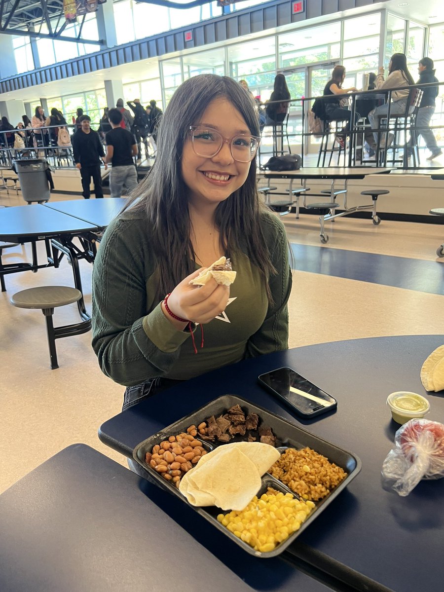 ClintISD's tweet photo. Carne asada and BBQ chicken for lunch for our awesome Lobos on this beautiful Friday! Thank you CNP. 🐺
#YouMakeUs https://t.co/hdDIbmjUDw
