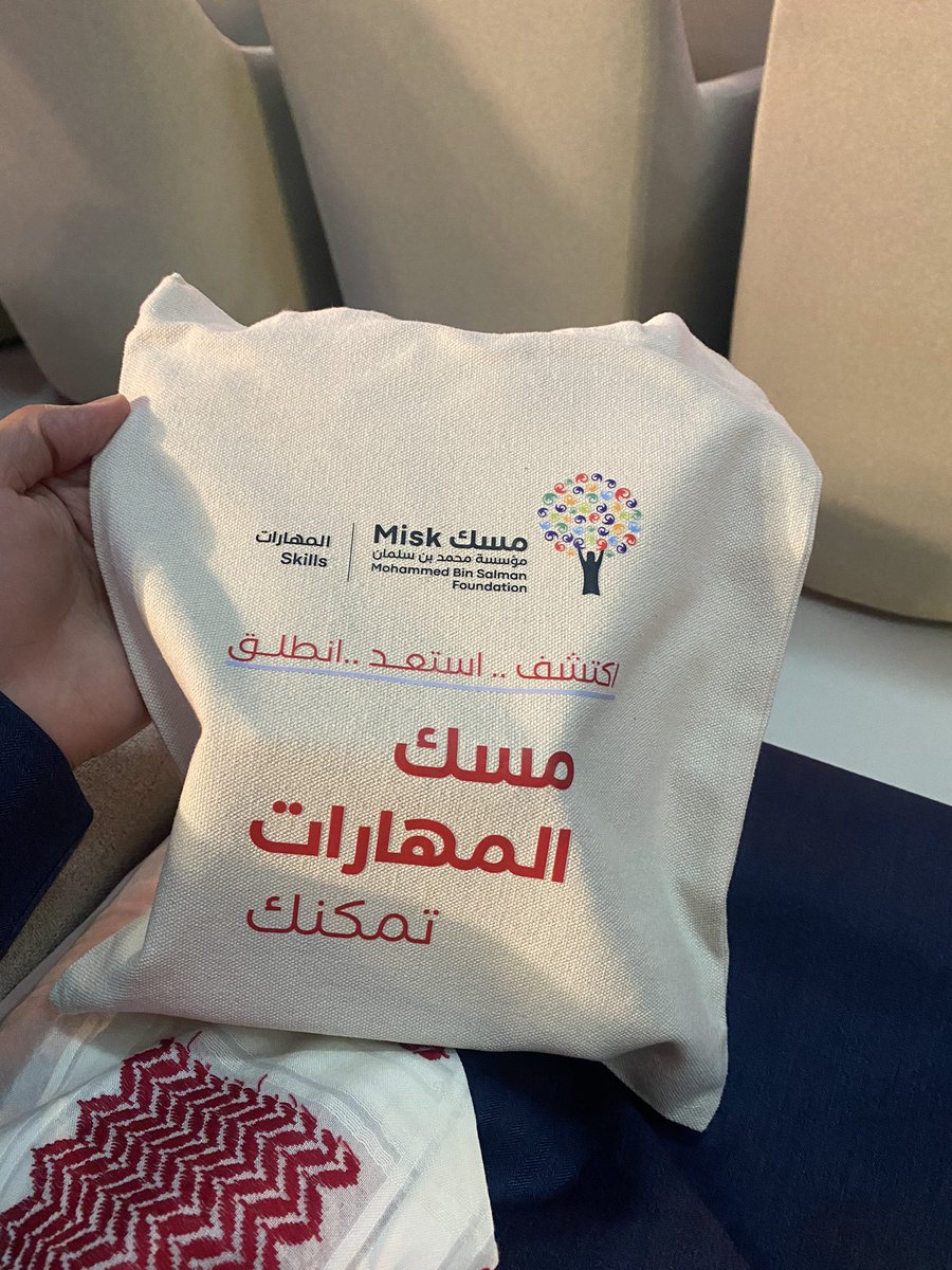 عبداللطيف | سيرة ذاتية 📄 tweet media