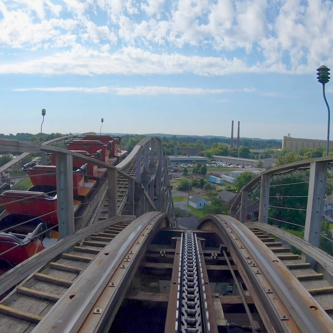 In 2025, we're celebrating 25 years of Lightning Racer at #Hersheypark 🌩️🎢 

Get set for another year of action-packed duels &amp; view our maintenance spotlight: bit.ly/3PXKfsR

🎟️ Best Price on Tickets &amp; Season Passes: bit.ly/42mrRkI