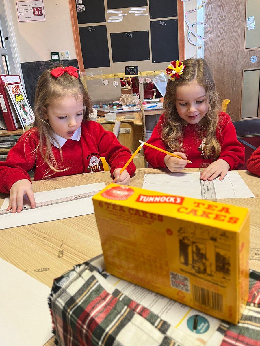 NetherburnPs's tweet image. #scotland #stilllife @SLCEarlyLearn @SLC_RAiSE @FroebelTrust @PlayPioneerScot @stevenbrownART @JohnSwinney We finished our focus on Scotland by doing  fabulous still life drawings of favourite Scottish foods🏴󠁧󠁢󠁳󠁣󠁴󠁿