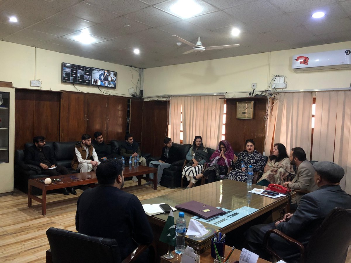 IDEA_KP's tweet photo. BISP Chairperson MS. Rubina Khalid visits vocational training institutes in Peshawar on 31 Jan, 2025 with the #IDEA &amp; #WHH's #TREE project team. The visit aims to integrate vocational skills into BISP programs, empowering trainees with new opportunities.
#TVET #Skills #BMZ #WHH https://t.co/KPnbn803WJ