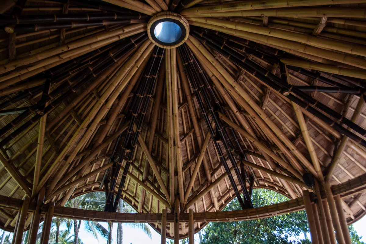 w_emerg's tweet image. Yoga &amp;amp; Spa Ubud, designed by Pablo Luna Studio, is a serene bamboo sanctuary in Ubud, Indonesia, seamlessly blending architecture, nature, and mindfulness to create a harmonious retreat for yoga, creativity, and relaxation. #YogaSpaUbud #PabloLunaStudio #BambooArchitecture #Eco