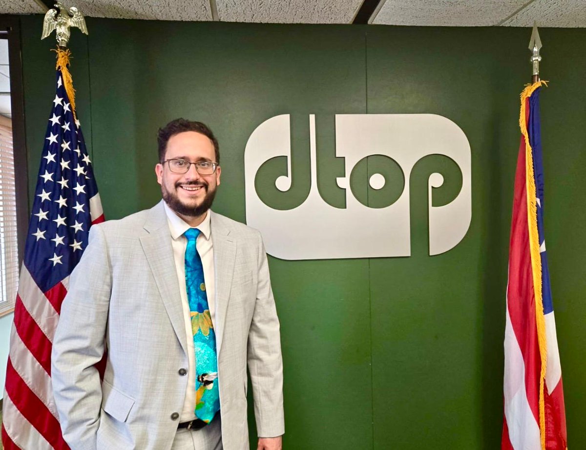 DTOP (@dtop) on Twitter photo El secretario del DTOP vistiendo la corbata color teal en conmemoración de los 10 años de las Voces de Rhaiza con el propósito de recordar la importancia de la educación y la prevención del cáncer cervical.
#lasVocesDeRhaiza
<a href="/lafortalezadepr/">La Fortaleza</a> El secretario del DTOP vistiendo la corbata color teal en conmemoración de los 10 años de las Voces de Rhaiza con el propósito de recordar la importancia de la educación y la prevención del cáncer cervical.
#lasVocesDeRhaiza
<a href="/lafortalezadepr/">La Fortaleza</a>