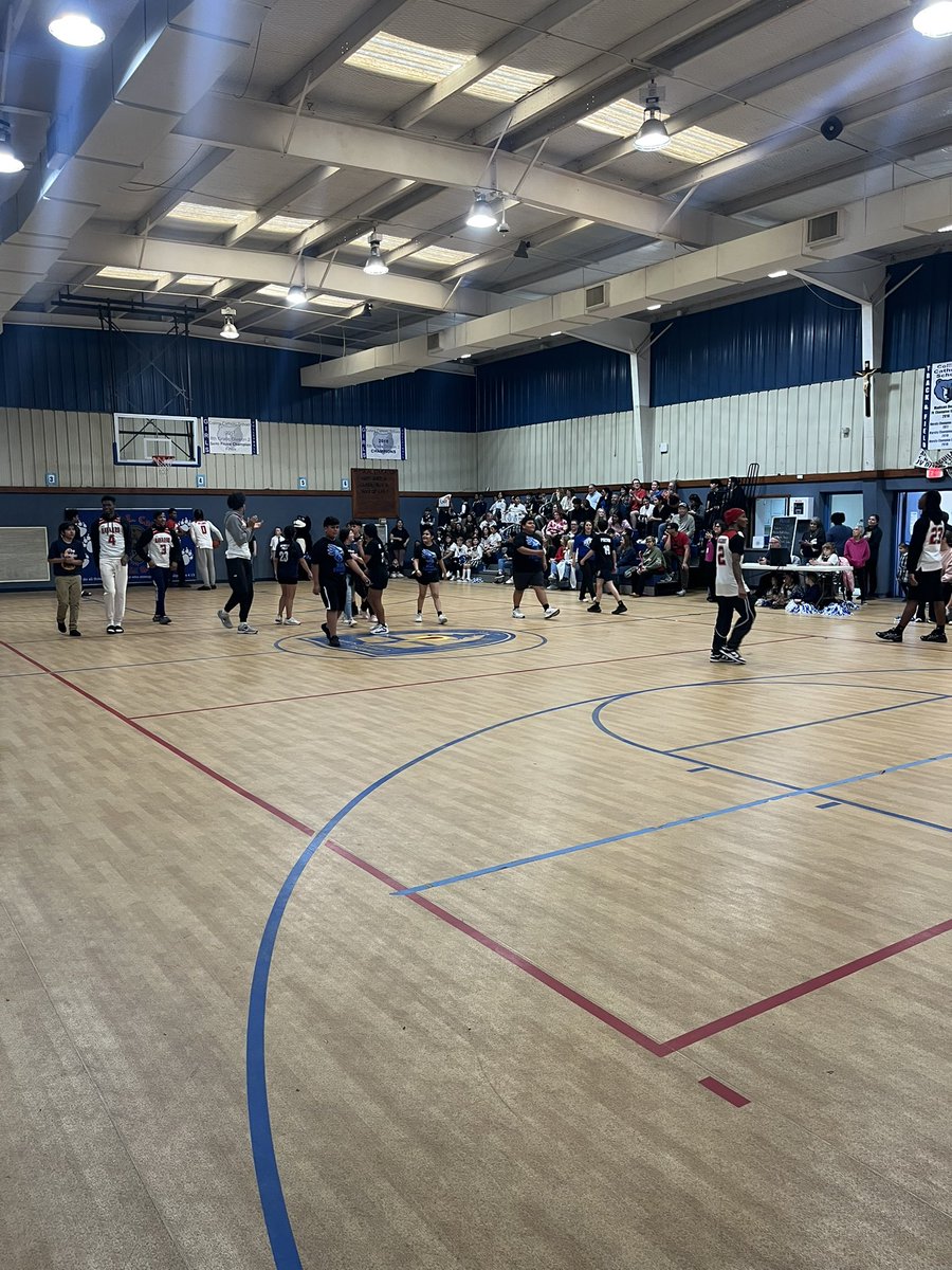 We would like to thank Collins Catholic School for having our guys for their annual Battle of the Halls today! We enjoyed our time playing some hoops with the kids! 

🐶🐾🏀