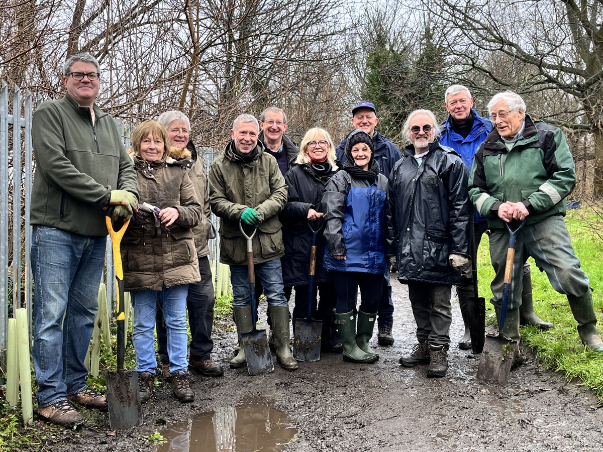 OrwellChallenge's tweet photo. Volunteers from @IpsEastRotary  Club planted 400 hedge saplings today along the boundary fence at #brickmakerswood #ipswich for the Eden-Rose Coppice Trust Suffolk Cancer Charity. Thanks to The Conservation Volunteer Trust who donated the trees. https://t.co/pk94EMfWmb