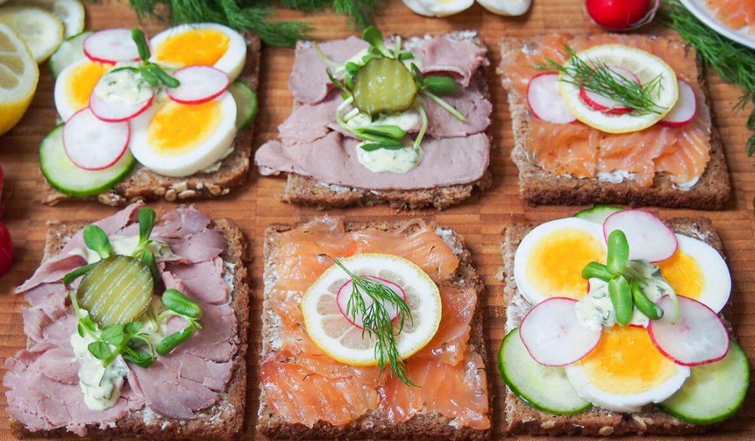Rannsóknir mínar hafa leitt í ljós að það er bein tenging milli þess að borða smørrebrød og að vera góður í handbolta🇩🇰