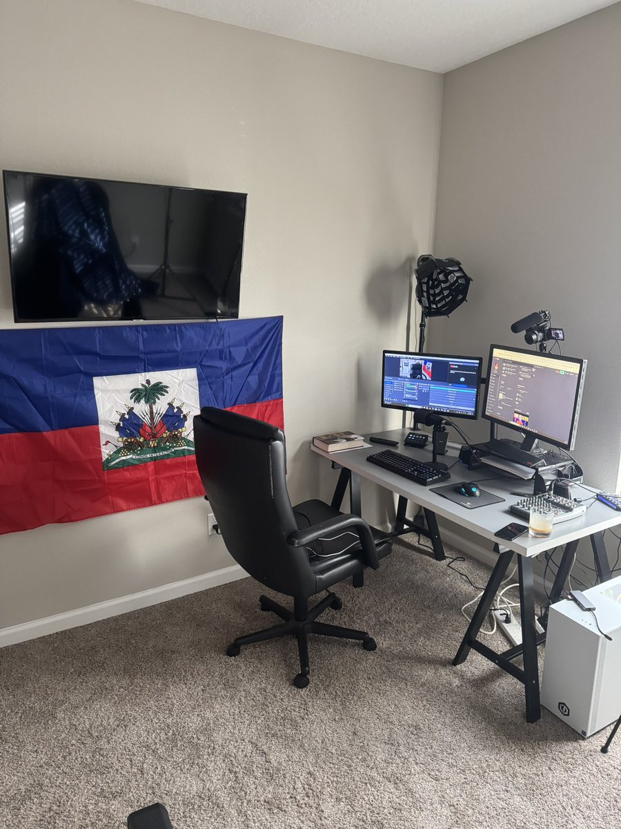 BingeZone's tweet photo. Finally finished moving &amp; setting up the new studio space! https://t.co/PwVMlQjBJl