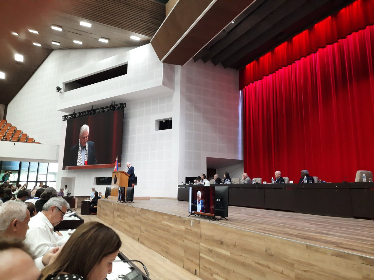 InesMChapman's tweet photo. El Presidente @DiazCanelB realiza las palabras de clausura de la VI Conferencia Internacional por el equilibrio del mundo. Martí acompaña no solo a los cubanos, acompaña a todos los que aman la justicia y la paz.
#CubaNoEstáSola
#CubaVencerá
#MartíVive https://t.co/8WI7r3eOlC