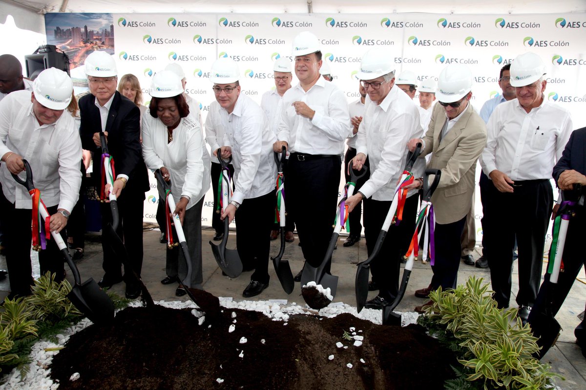 El 26 de mayo de 2015, junto a altos ejecutivos de la empresa AES y sus socios panameños, se puso la primera piedra e inició la construcción de la planta de energía de AES en Colón, que generó miles de empleos con una inversión de mil millones.