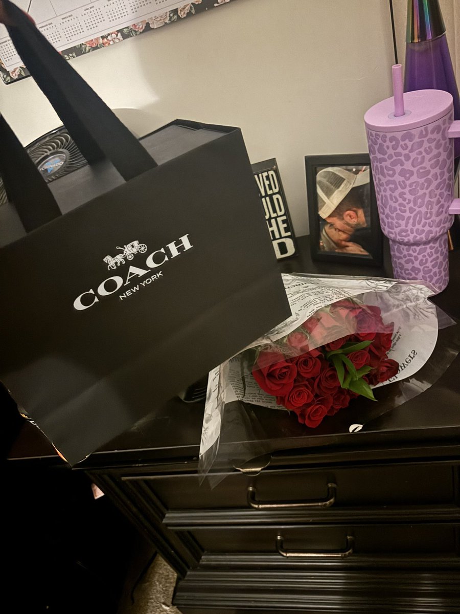 KenzieLessard's tweet image. Feeling lucky 🌹